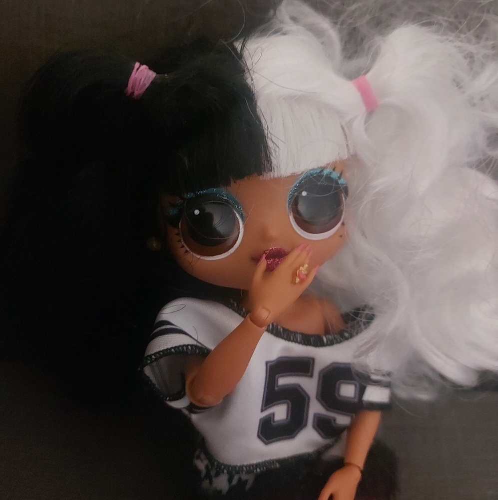 L.O.L OMG winter disco dollie doll